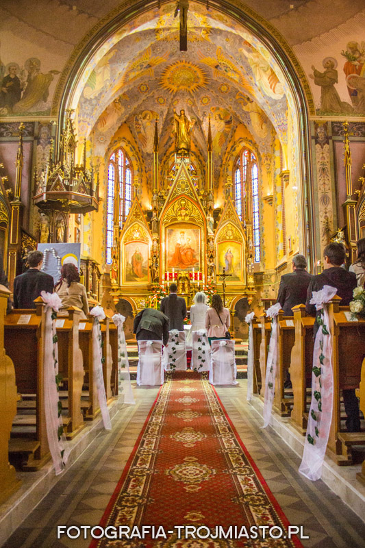 Zdjęcia w kościele - fotografia ślubna